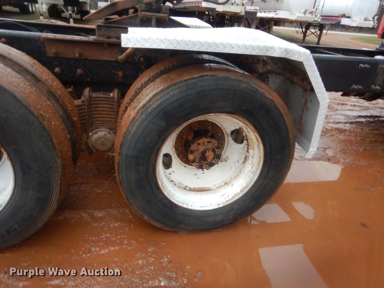 image for item HG9612 2008 Mack CHU613  semi truck