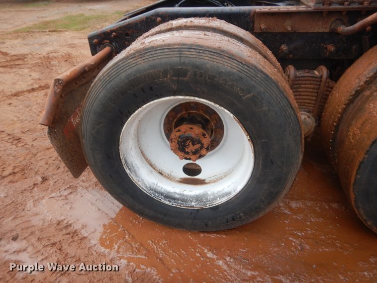 image for item HG9612 2008 Mack CHU613  semi truck