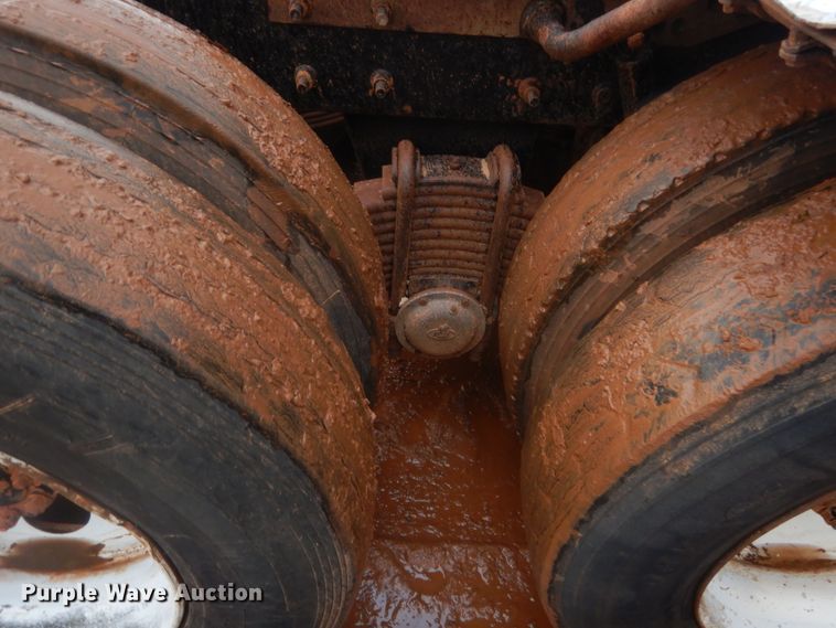 image for item HG9612 2008 Mack CHU613  semi truck