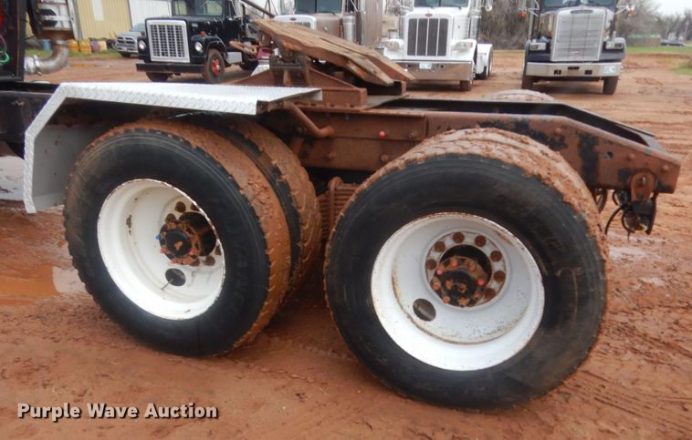 image for item HG9612 2008 Mack CHU613  semi truck