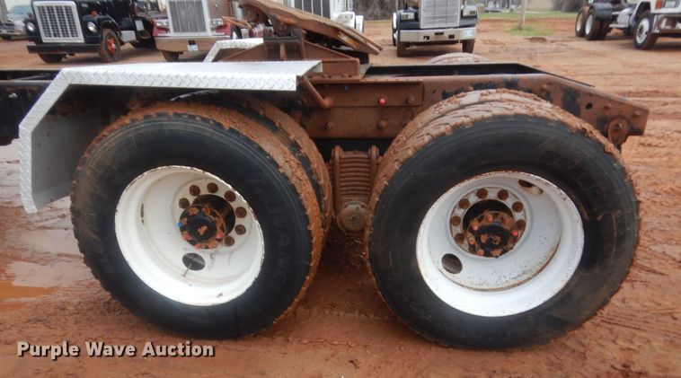 image for item HG9612 2008 Mack CHU613  semi truck