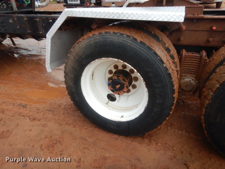 image for item HG9612 2008 Mack CHU613  semi truck