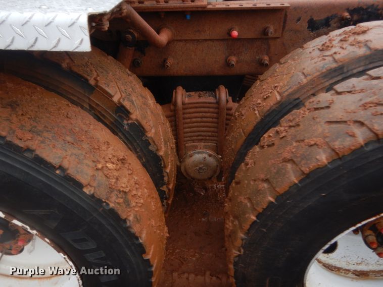 image for item HG9612 2008 Mack CHU613  semi truck