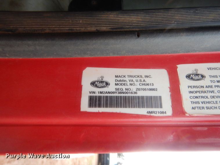 image for item HG9612 2008 Mack CHU613  semi truck