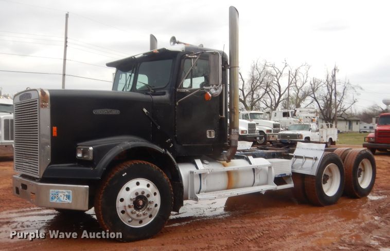 image for item HG9613 1988 Freightliner FLC  semi truck