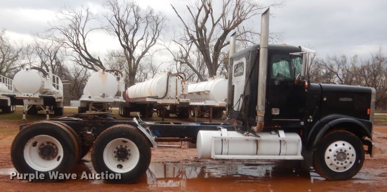 image for item HG9613 1988 Freightliner FLC  semi truck