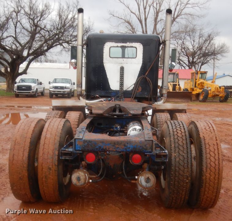 image for item HG9613 1988 Freightliner FLC  semi truck