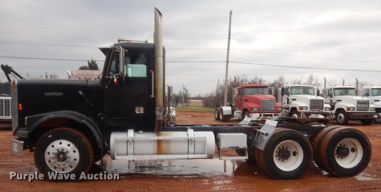 image for item HG9613 1988 Freightliner FLC  semi truck