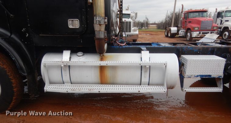 image for item HG9613 1988 Freightliner FLC  semi truck