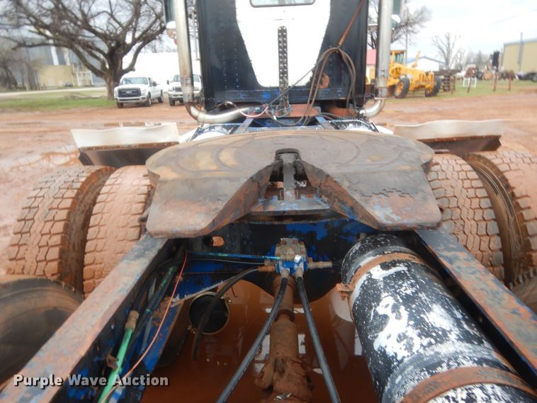 image for item HG9613 1988 Freightliner FLC  semi truck