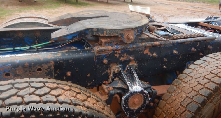 image for item HG9613 1988 Freightliner FLC  semi truck