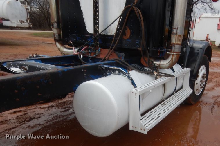 image for item HG9613 1988 Freightliner FLC  semi truck