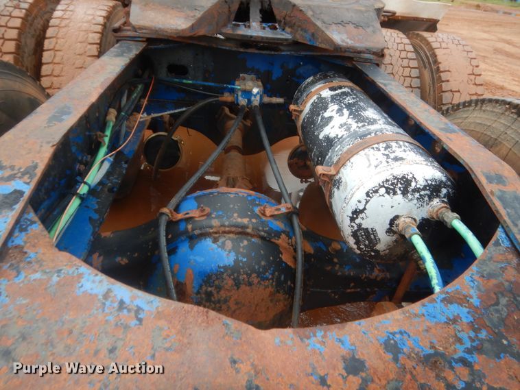 image for item HG9613 1988 Freightliner FLC  semi truck