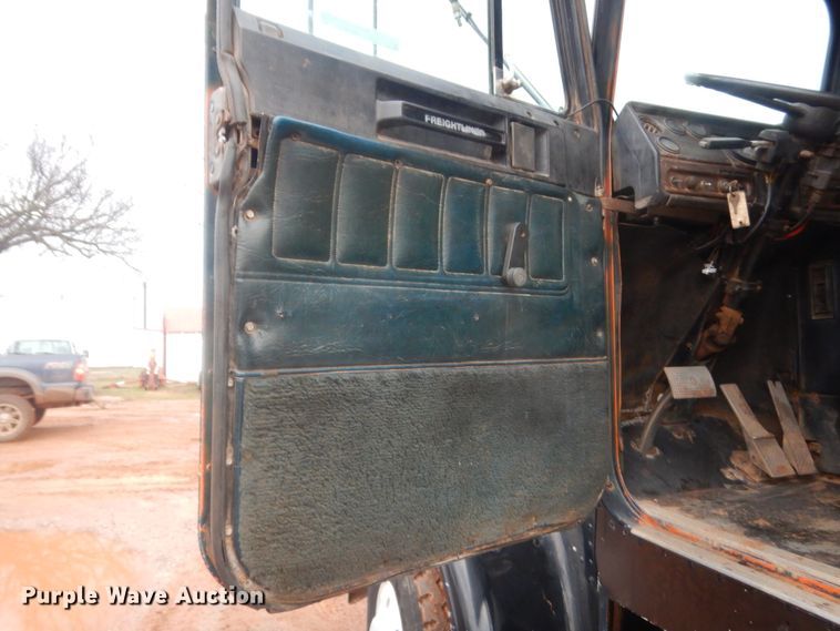 image for item HG9613 1988 Freightliner FLC  semi truck