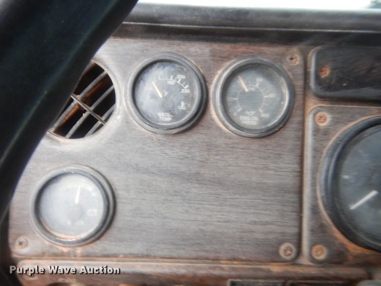 image for item HG9613 1988 Freightliner FLC  semi truck