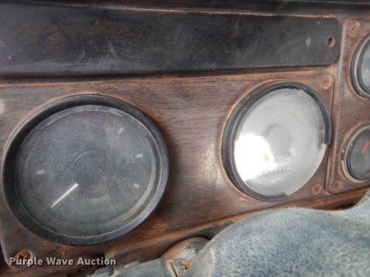 image for item HG9613 1988 Freightliner FLC  semi truck