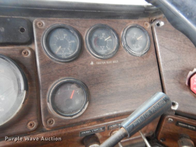 image for item HG9613 1988 Freightliner FLC  semi truck