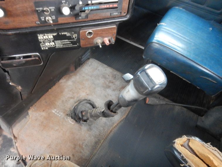 image for item HG9613 1988 Freightliner FLC  semi truck