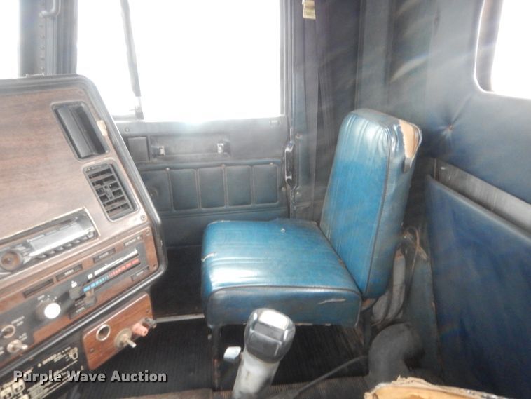 image for item HG9613 1988 Freightliner FLC  semi truck