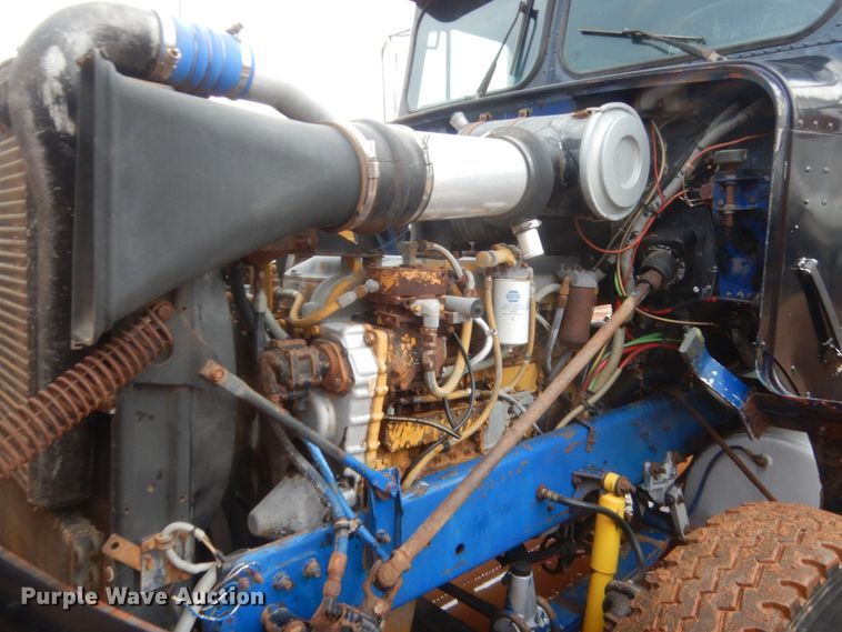 image for item HG9613 1988 Freightliner FLC  semi truck