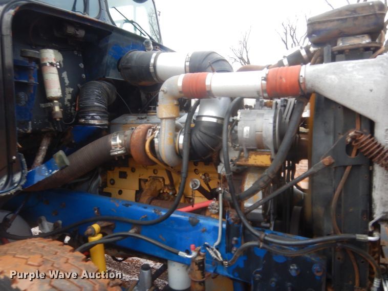 image for item HG9613 1988 Freightliner FLC  semi truck