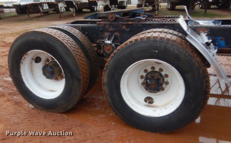 image for item HG9613 1988 Freightliner FLC  semi truck