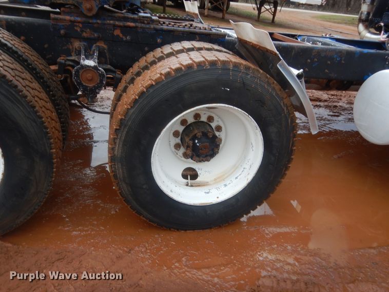 image for item HG9613 1988 Freightliner FLC  semi truck