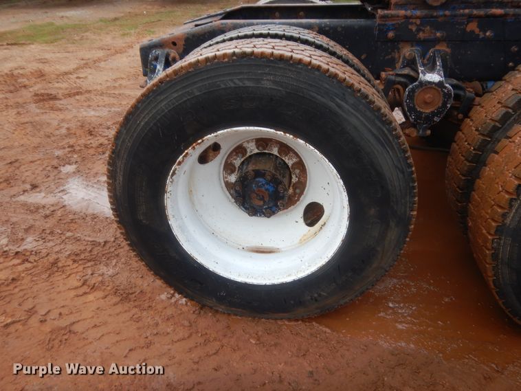 image for item HG9613 1988 Freightliner FLC  semi truck