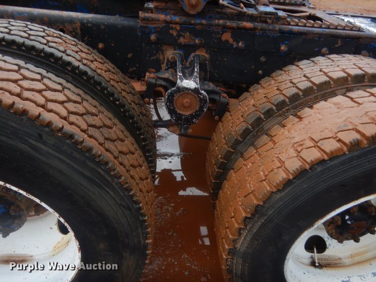 image for item HG9613 1988 Freightliner FLC  semi truck