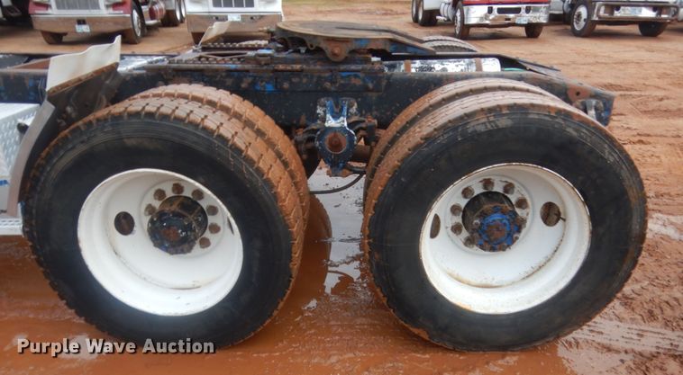 image for item HG9613 1988 Freightliner FLC  semi truck