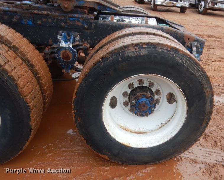 image for item HG9613 1988 Freightliner FLC  semi truck