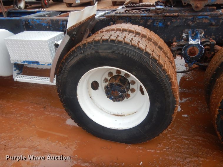 image for item HG9613 1988 Freightliner FLC  semi truck