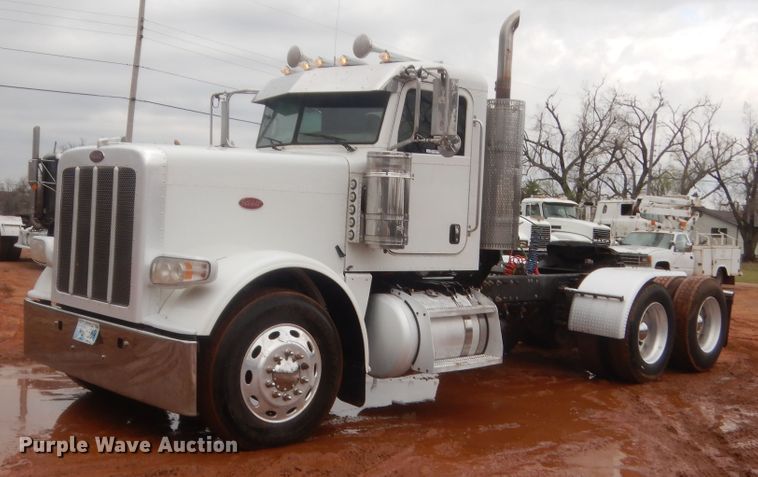 image for item HG9614 2012 Peterbilt 388  semi truck