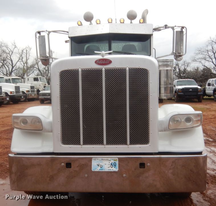 image for item HG9614 2012 Peterbilt 388  semi truck