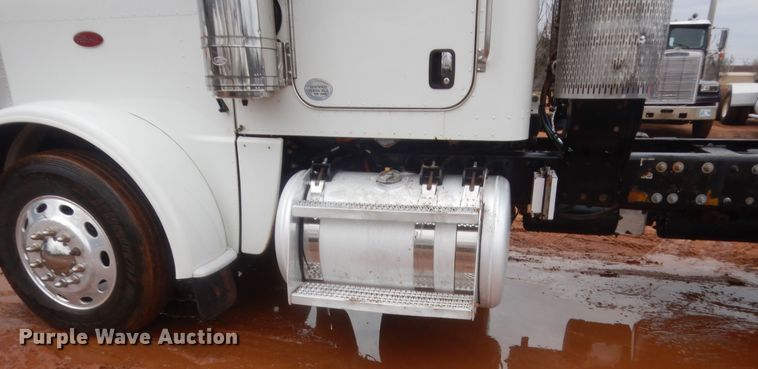 image for item HG9614 2012 Peterbilt 388  semi truck