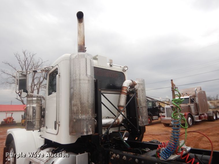 image for item HG9614 2012 Peterbilt 388  semi truck