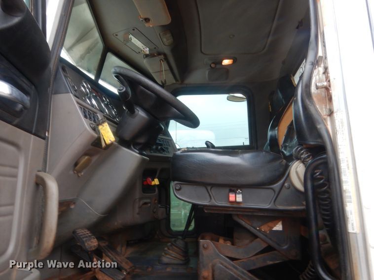 image for item HG9614 2012 Peterbilt 388  semi truck