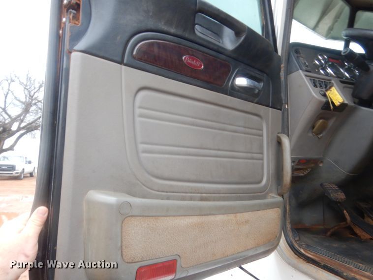 image for item HG9614 2012 Peterbilt 388  semi truck