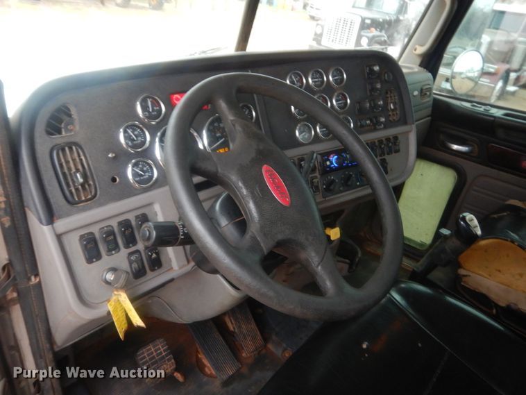 image for item HG9614 2012 Peterbilt 388  semi truck