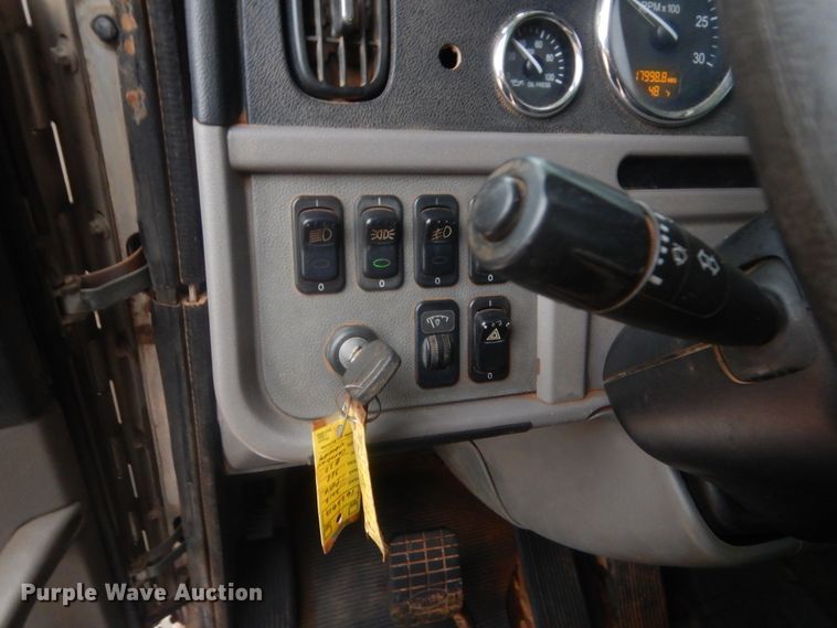 image for item HG9614 2012 Peterbilt 388  semi truck