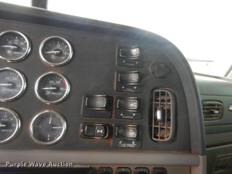 image for item HG9614 2012 Peterbilt 388  semi truck