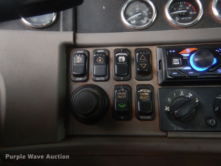 image for item HG9614 2012 Peterbilt 388  semi truck