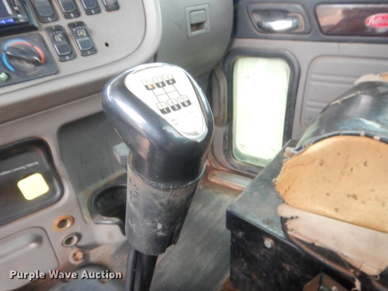 image for item HG9614 2012 Peterbilt 388  semi truck