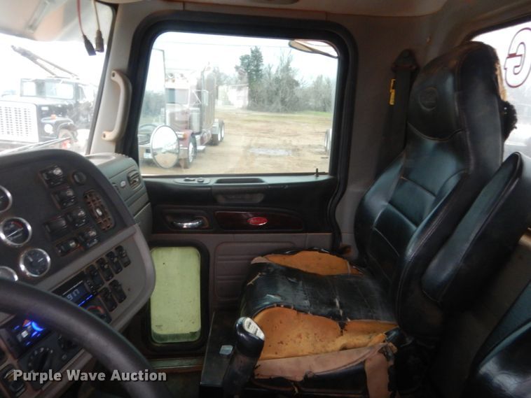 image for item HG9614 2012 Peterbilt 388  semi truck