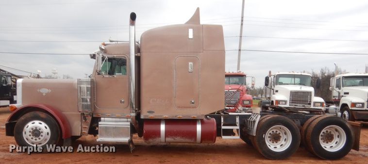 image for item HG9615 1998 Peterbilt 379  semi truck