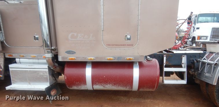 image for item HG9615 1998 Peterbilt 379  semi truck