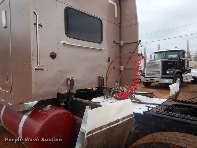 image for item HG9615 1998 Peterbilt 379  semi truck