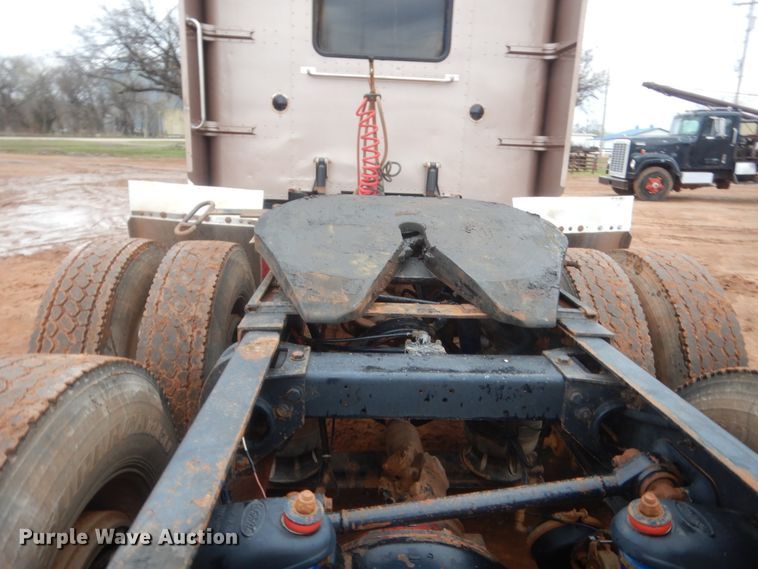 image for item HG9615 1998 Peterbilt 379  semi truck