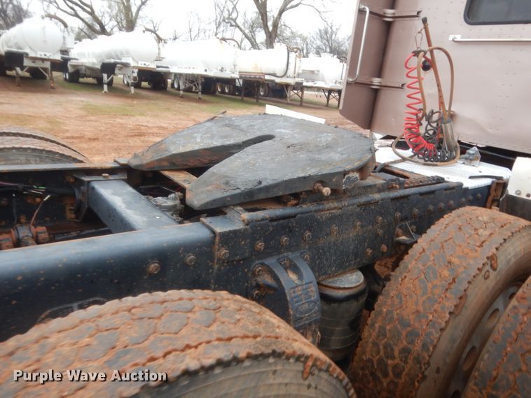 image for item HG9615 1998 Peterbilt 379  semi truck