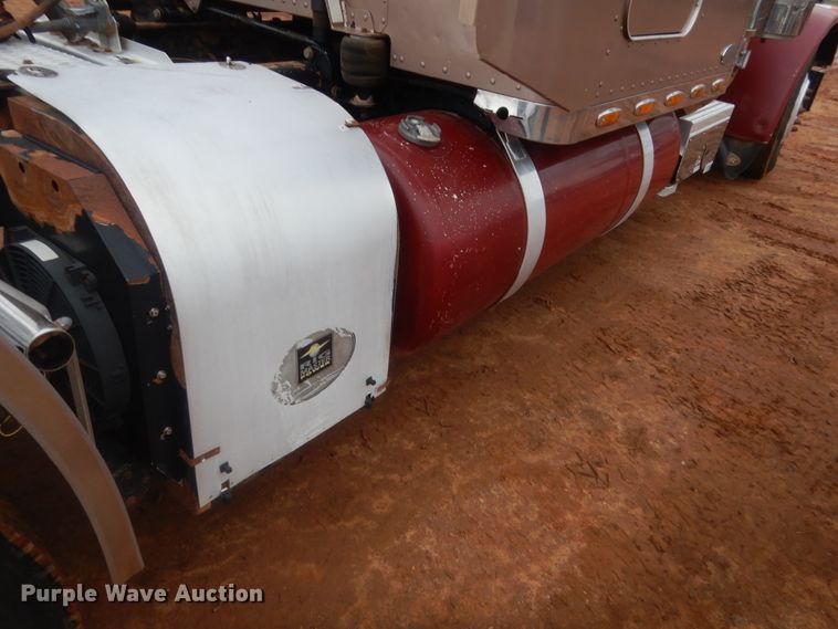 image for item HG9615 1998 Peterbilt 379  semi truck